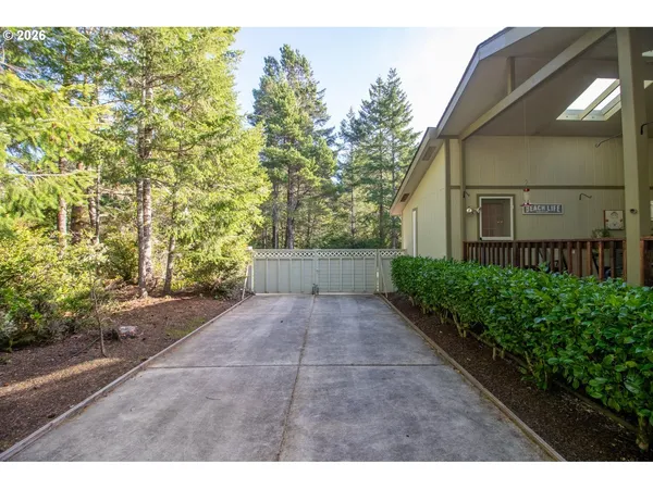 $489,000 | 602 Glenbrook Circle, Florence, OR 97439