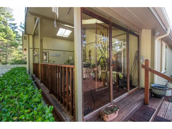 $489,000 | 602 Glenbrook Circle, Florence, OR 97439