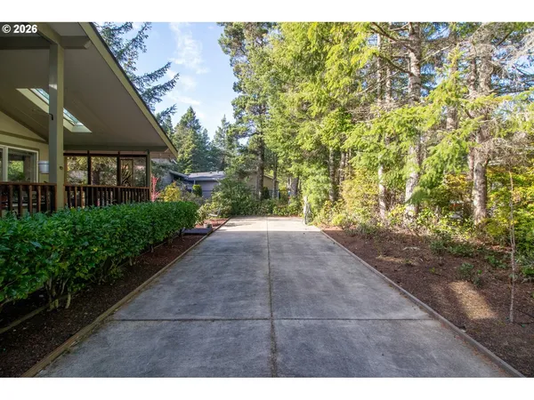 $489,000 | 602 Glenbrook Circle, Florence, OR 97439