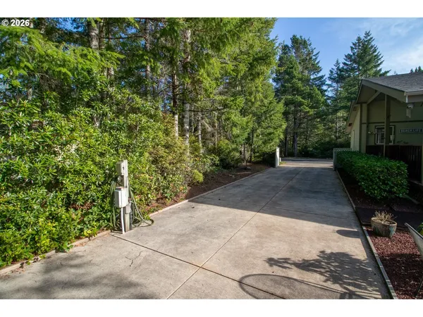 $489,000 | 602 Glenbrook Circle, Florence, OR 97439