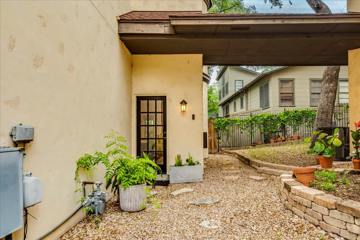 3012 South 4th Street, Unit B Austin, TX 78704 - Photo 37 of 40 Gravel pathway leading to side door
