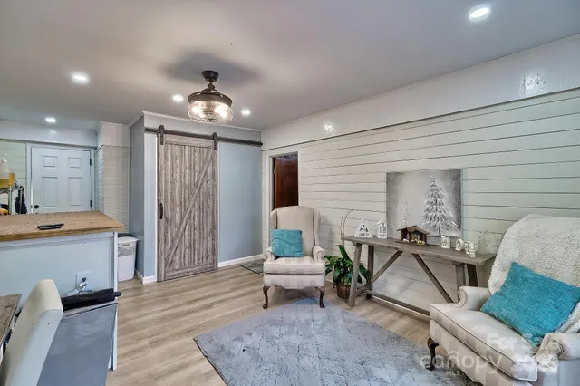 a view of a livingroom with furniture and a ceiling fan
