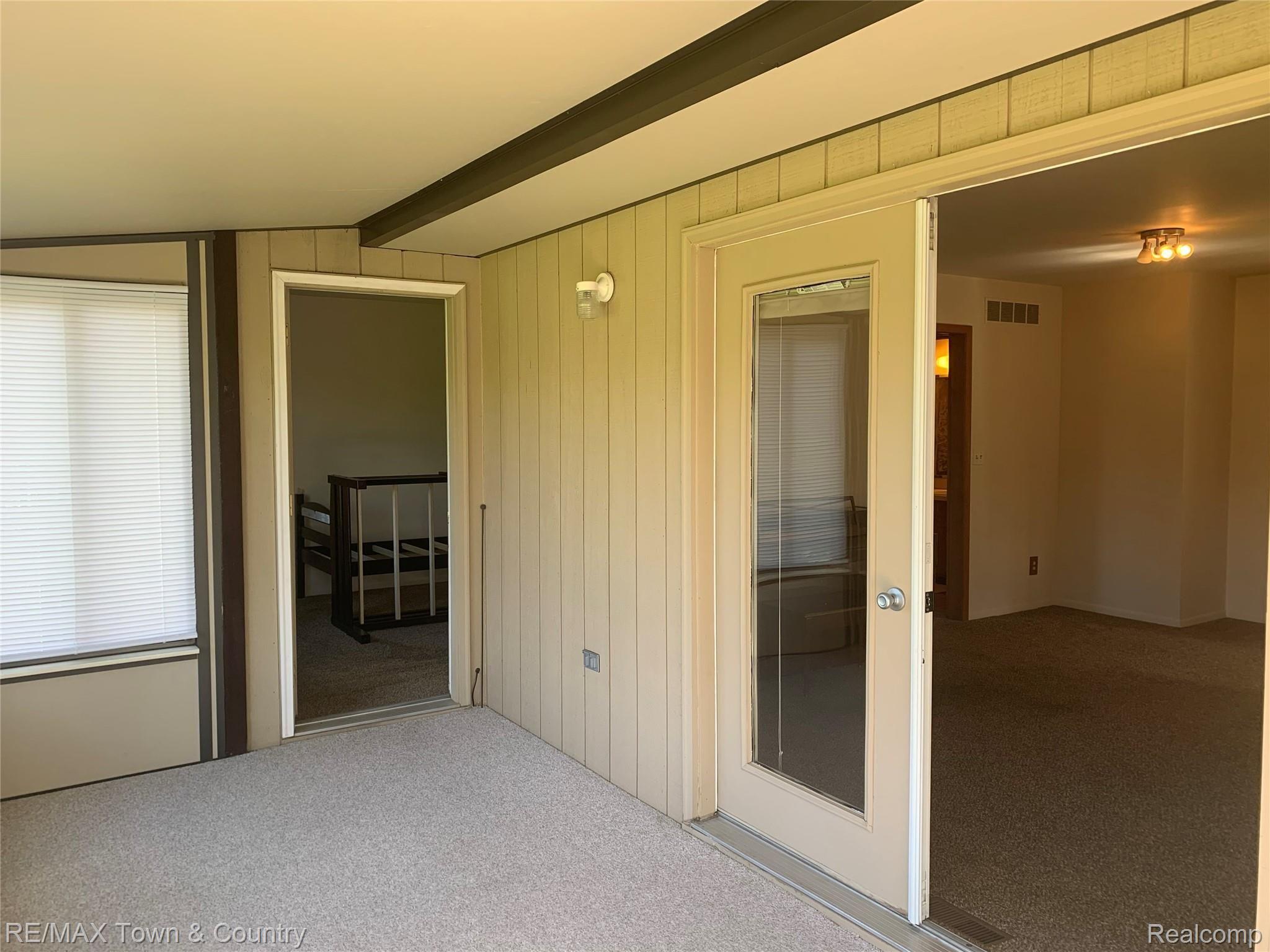 1386 Flushing Road Flushing, MI 48433 - Photo 14 of 33 townsunroom3.jpg
