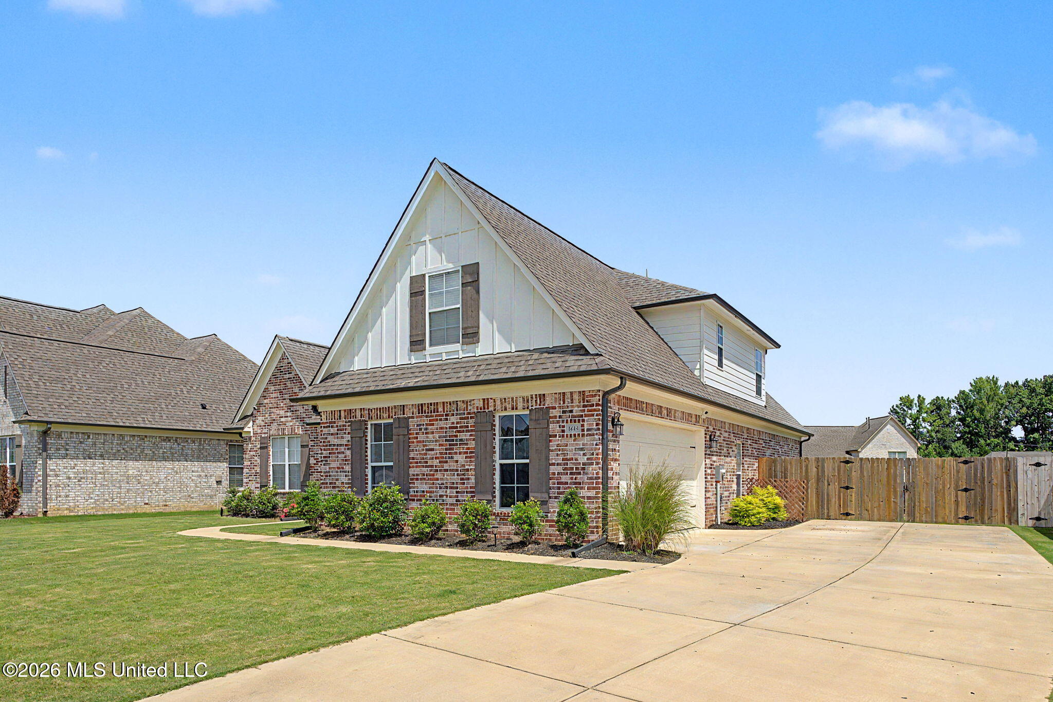 1614 Fall Gdn Drive Hernando, MS 38632 - Photo 7 of 56 Front