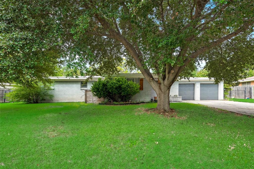 3812 Springbranch Drive Benbrook, TX 76116 - Photo 2 of 6