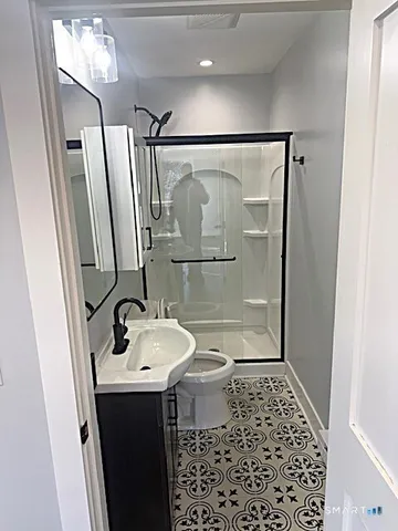 $1,700 | 18 Harding Place, Danbury, CT 06810