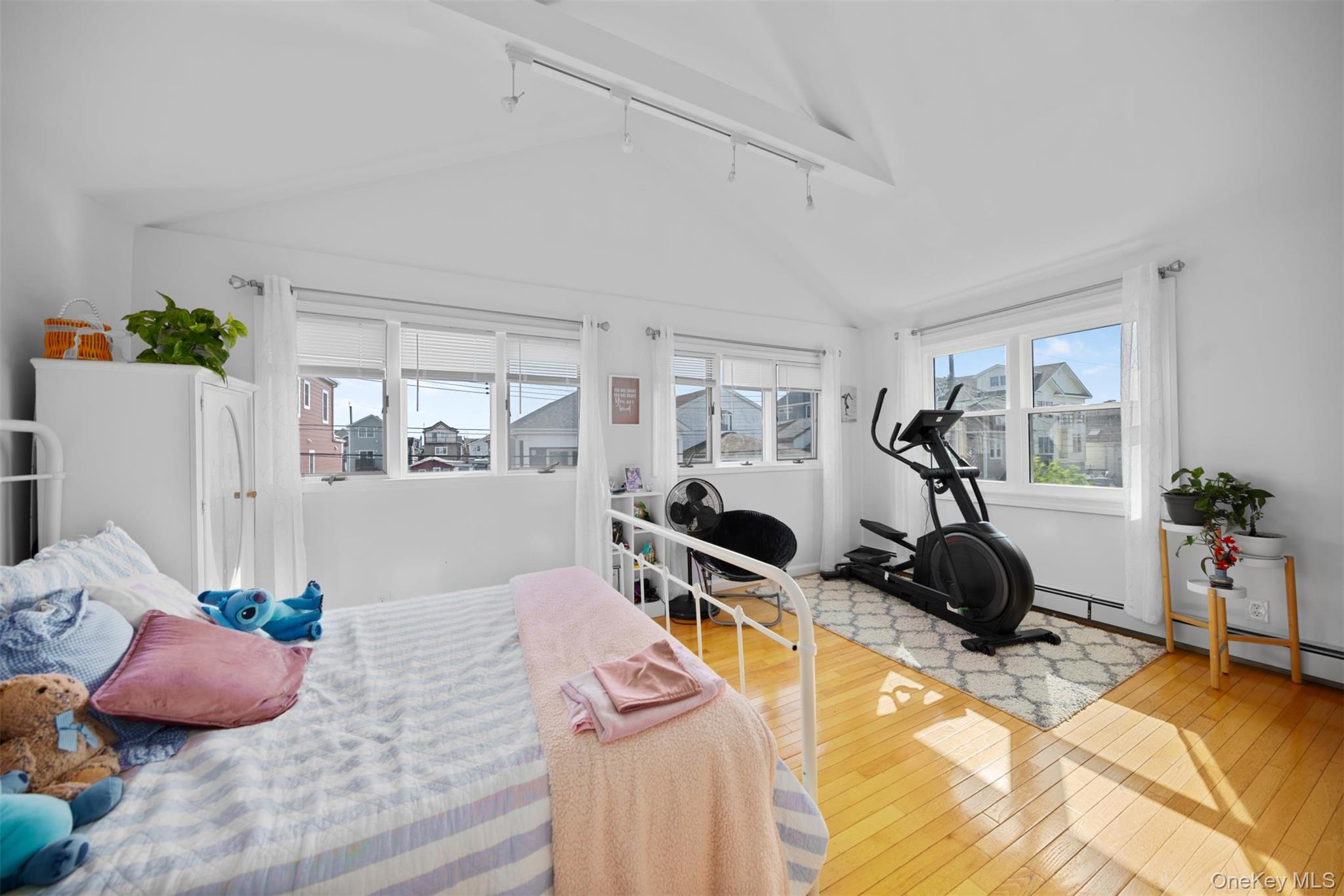 25 West 10th Road Queens, NY 11693 - Photo 12 of 26 Gallery Image 12
