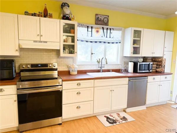 $349,900 | 1083 Glenwood Circle, Oneida, NY 13421