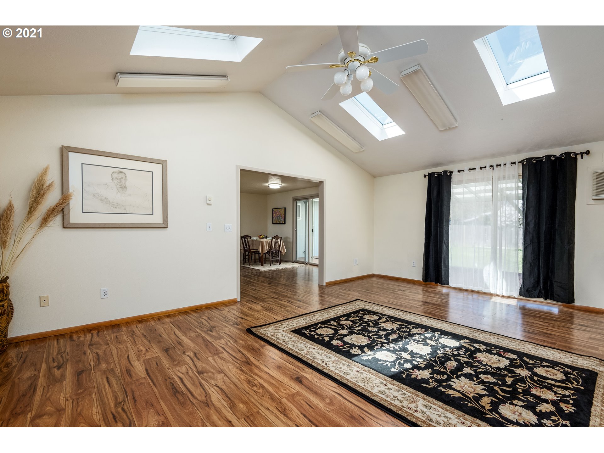 1170 Dondea Street Springfield, OR 97478 - Photo 2 of 26 Gallery Image 2