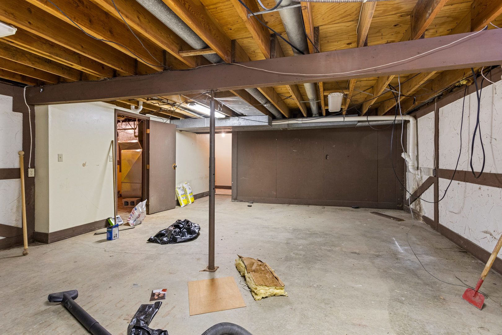 2073 Coyote Run Road Monticello, IL 61856 - Photo 32 of 42 a view of backyard with tub