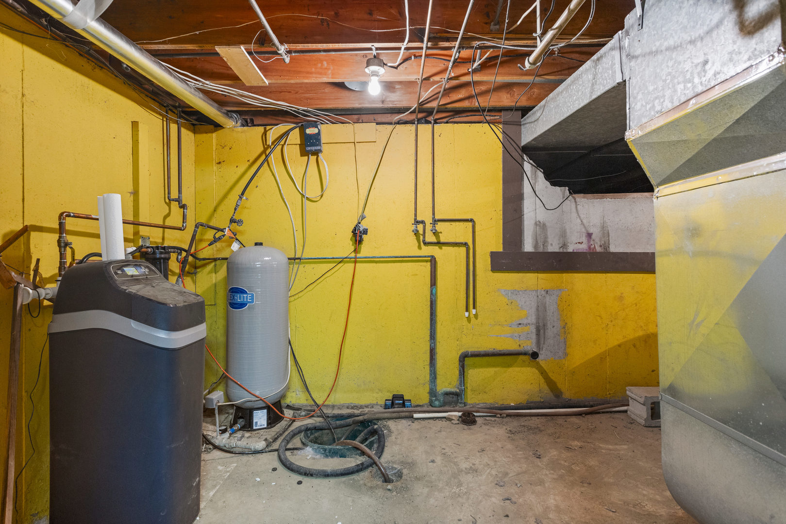 2073 Coyote Run Road Monticello, IL 61856 - Photo 33 of 42 a view of a room with windows