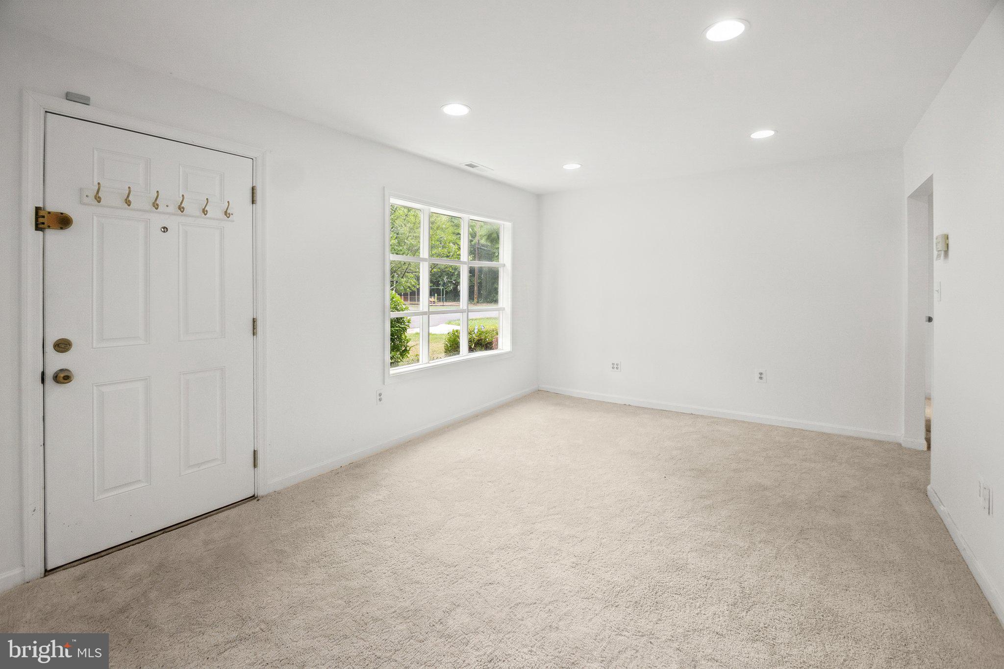 4606 Kiernan Road College Park, MD 20740 - Photo 3 of 21 Living Room