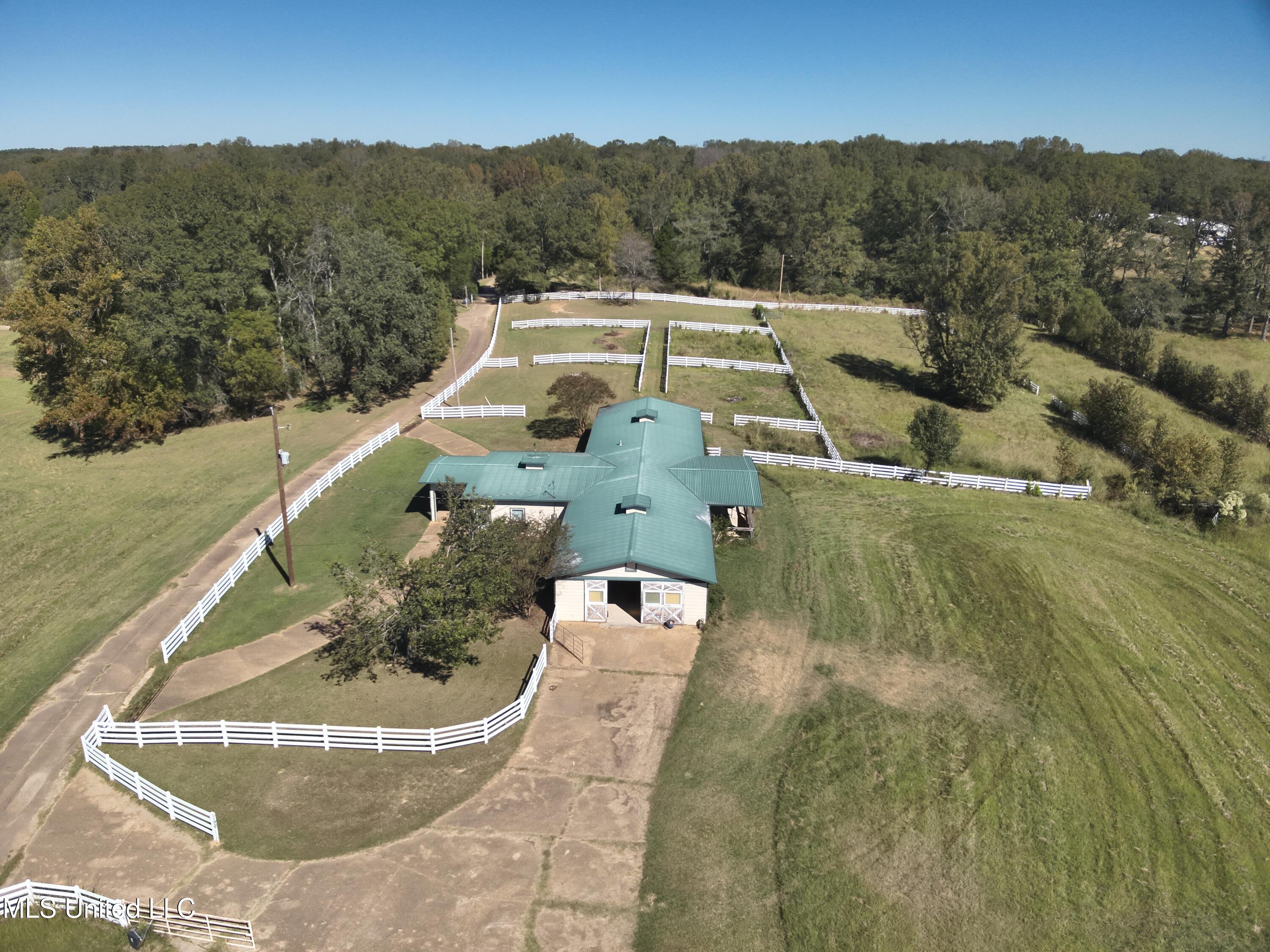 2470 Stigger Road Jackson, MS 39209 - Photo 2 of 11 DJI_20241017112016_0001_V