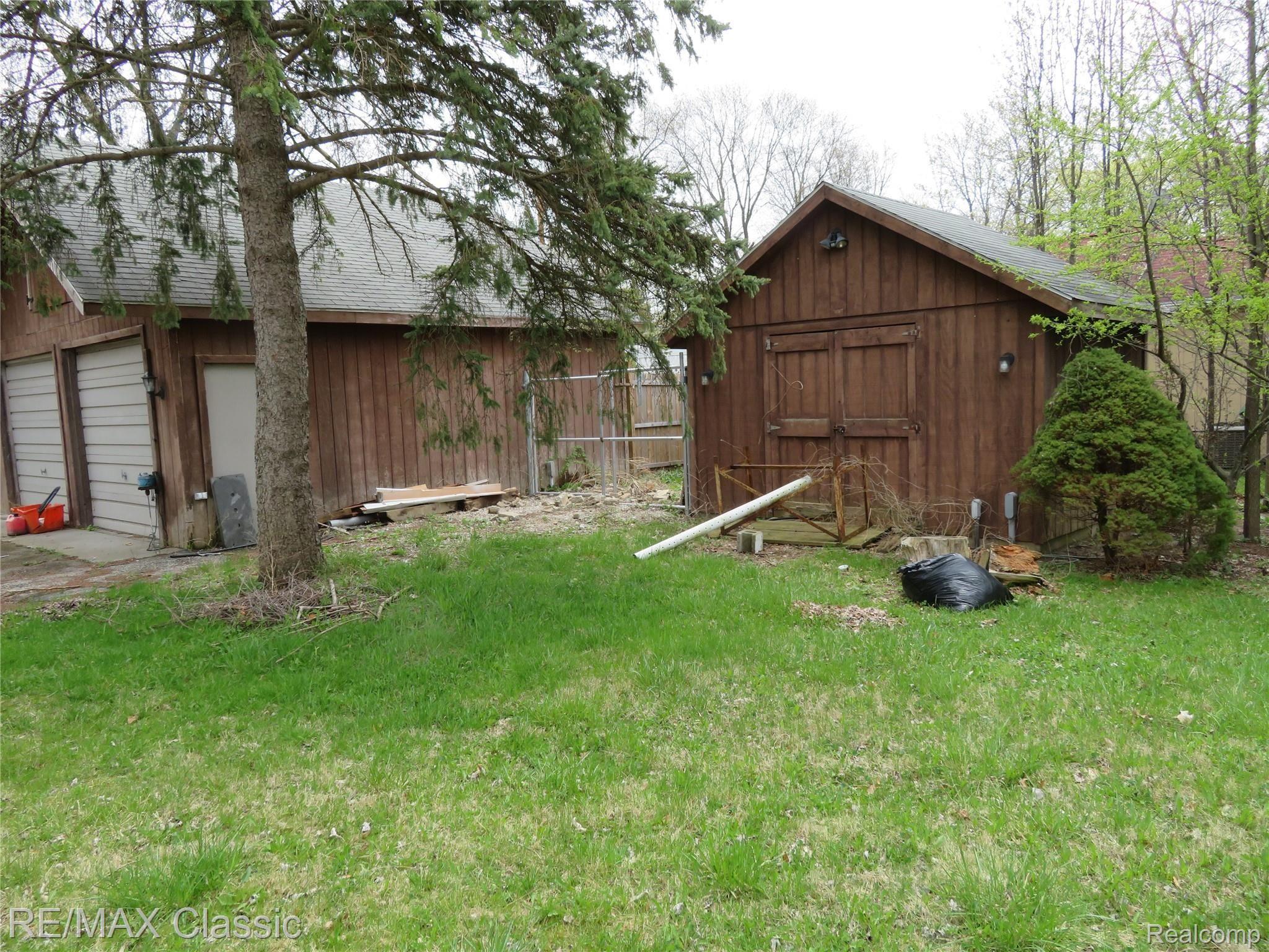 2005 Union Lake Road Commerce Township, MI 48382 - Photo 18 of 28 18.JPG