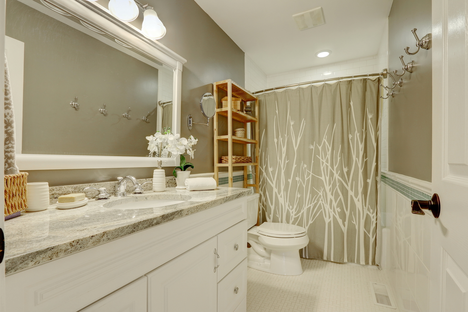 4665 Middle Road Gurnee, IL 60031 - Photo 34 of 46 a bathroom with a sink and a mirror