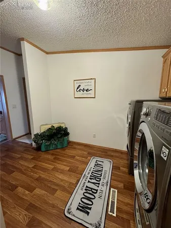 a view of kitchen with washer and dryer