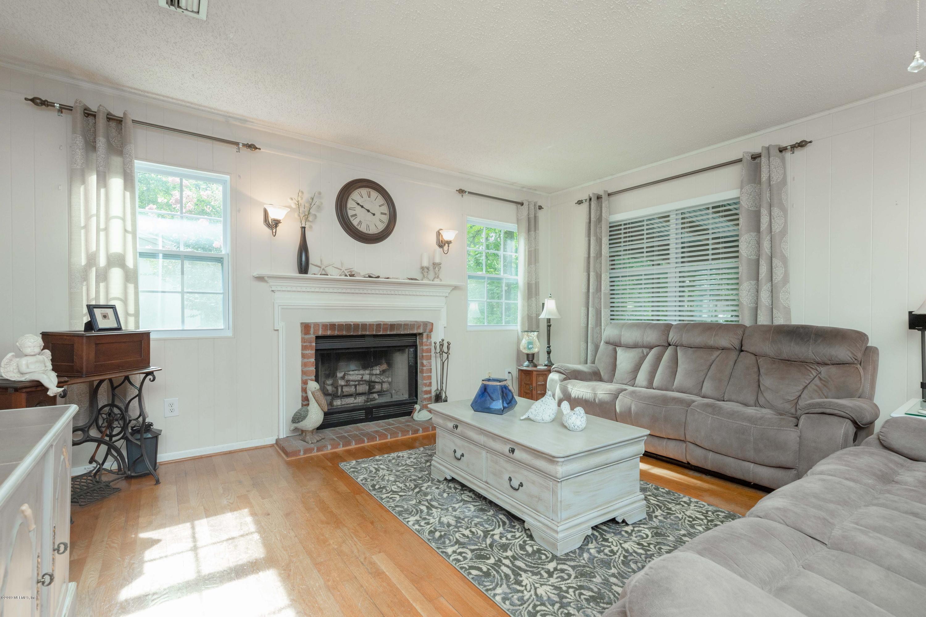 190 Wesley Road Green Cove Springs, FL 32043 - Photo 9 of 53 living room