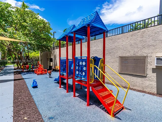 $9,500 | 141 Crandon Boulevard, Unit 446, Key Biscayne, FL 33149