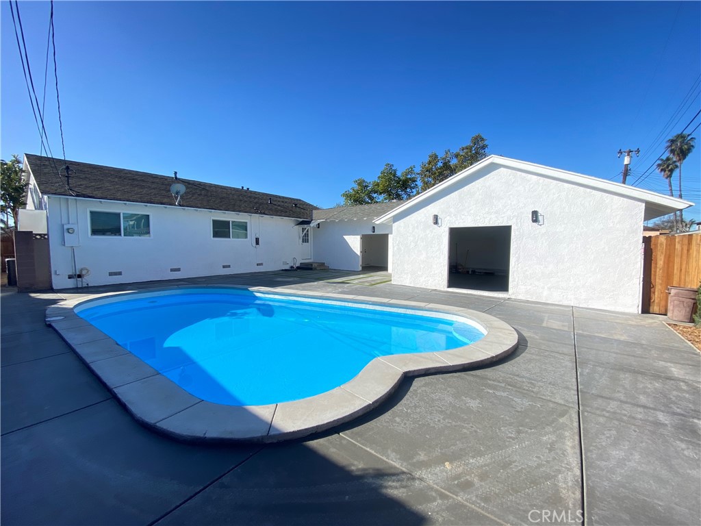 1313 West Avenue Fullerton, CA 92833 - Photo 15 of 20 a view of a pool with a kitchen