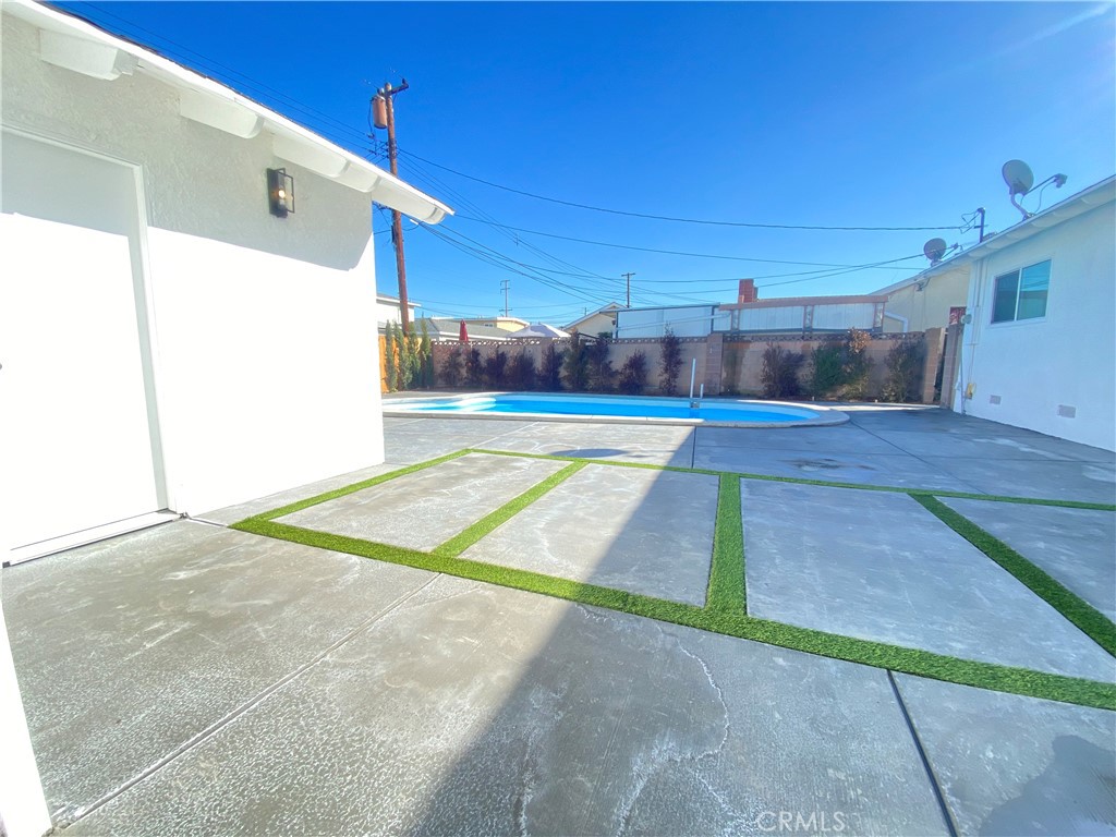 1313 West Avenue Fullerton, CA 92833 - Photo 20 of 20 a view of a backyard of a house