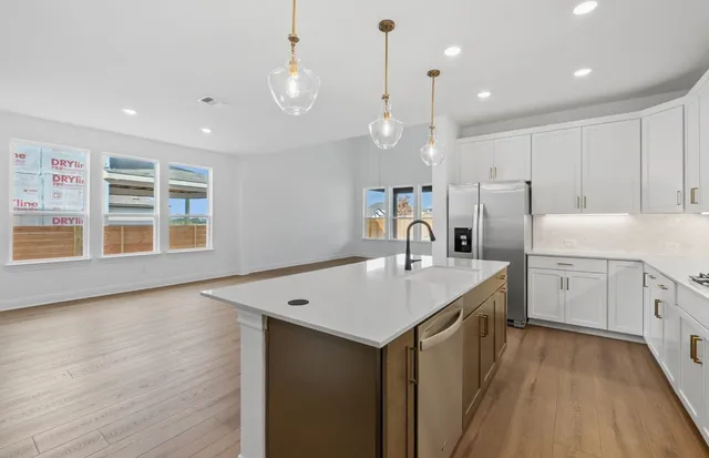 $575,900 | 516 Knot Drive, Leander, TX 78641