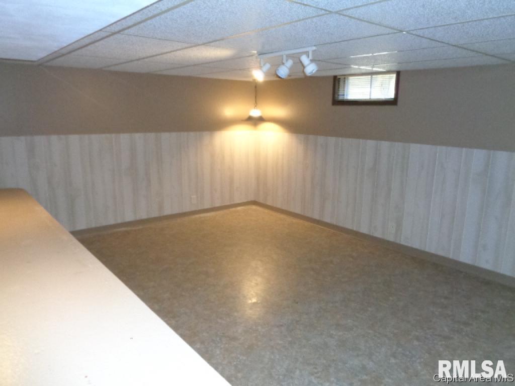 2231 East Enterprise Street Springfield, IL 62702 - Photo 16 of 28 Gallery Image 16