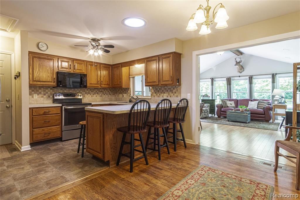 7244 Porter Road Grand Blanc, MI 48439 - Photo 2 of 29