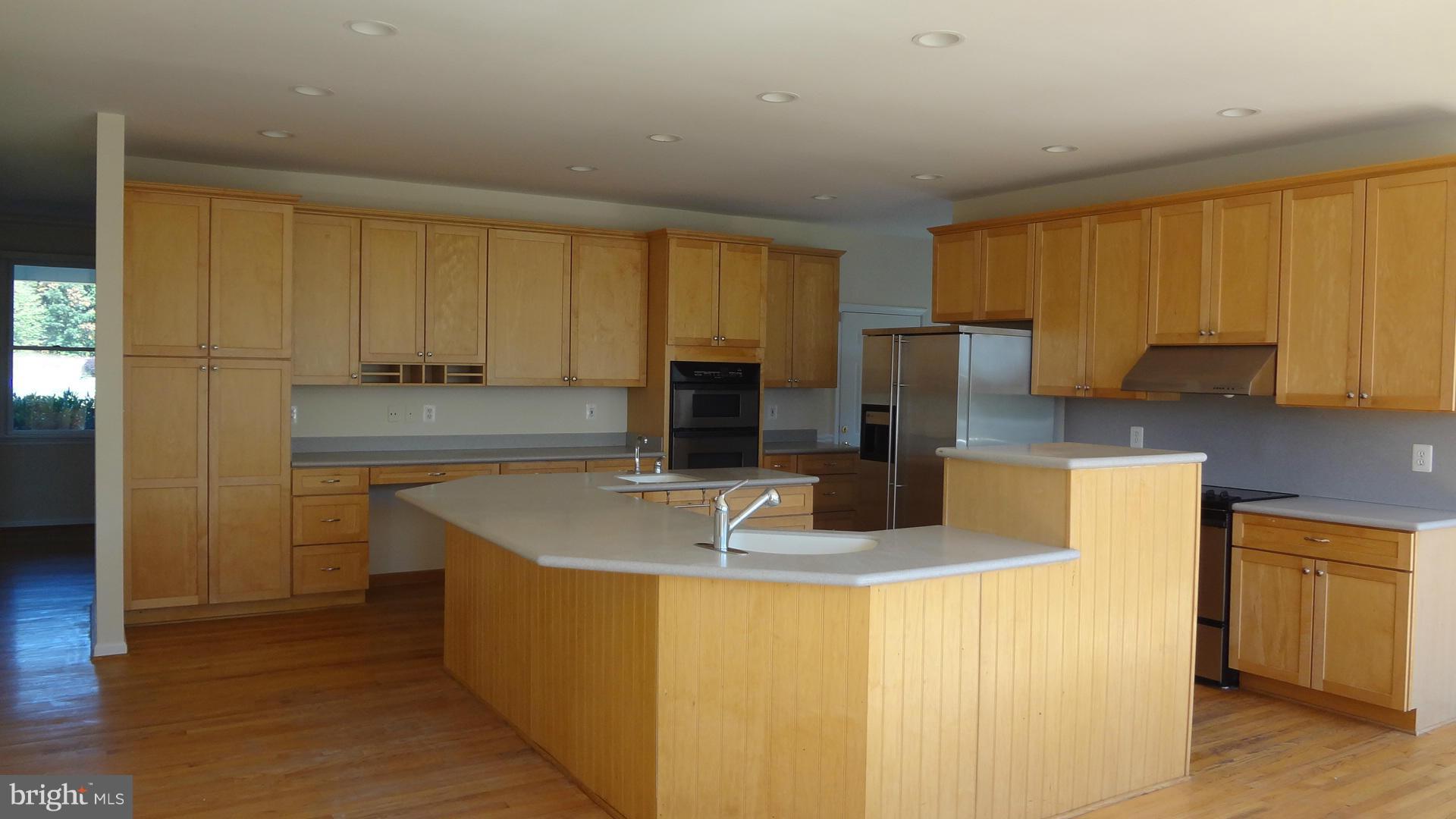 15900 Barnesville Road Boyds, MD 20841 - Photo 11 of 30 a kitchen with stainless steel appliances granite countertop a sink a stove and a refrigerator