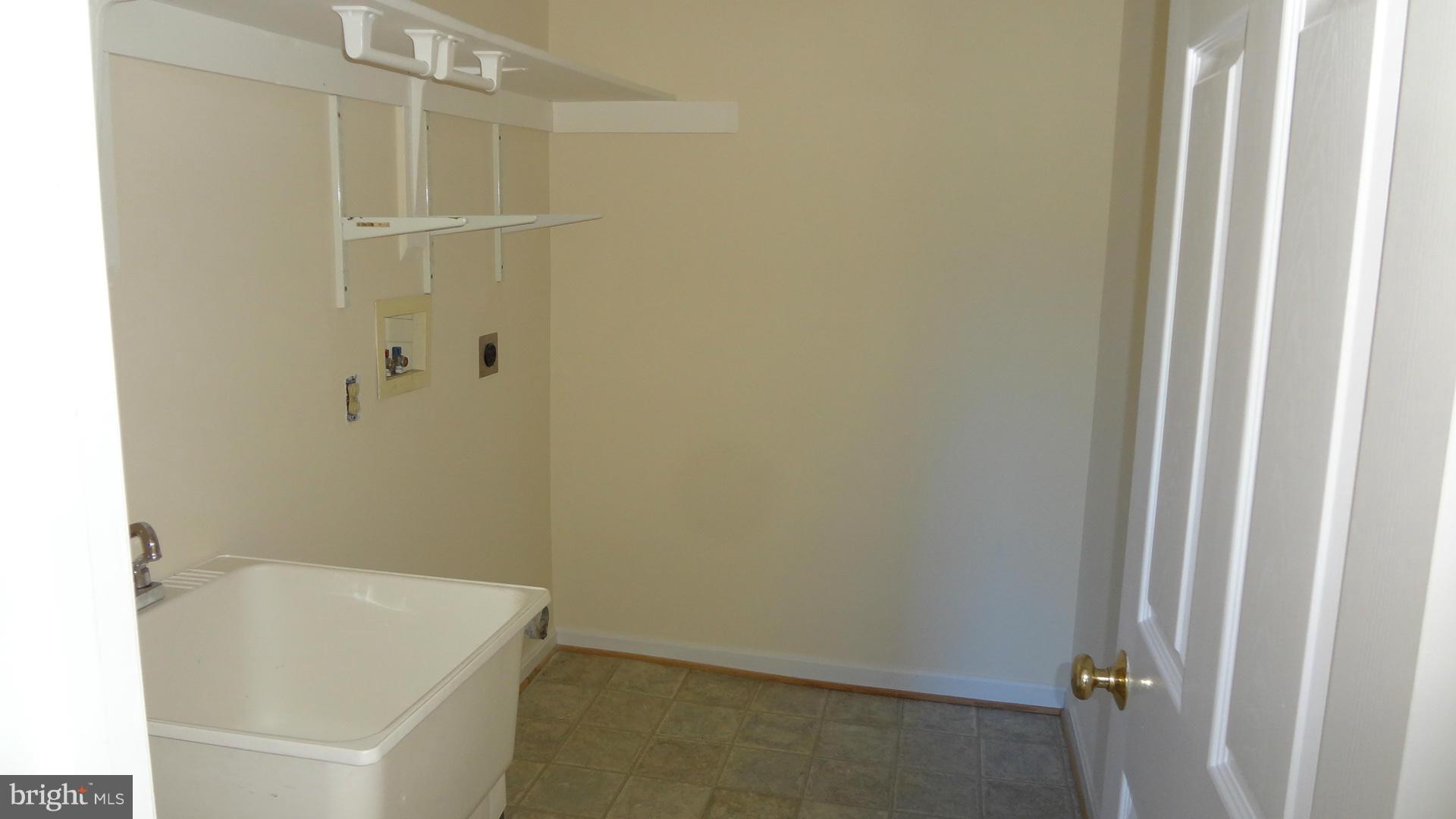 15900 Barnesville Road Boyds, MD 20841 - Photo 17 of 30 a bathroom with a bathtub