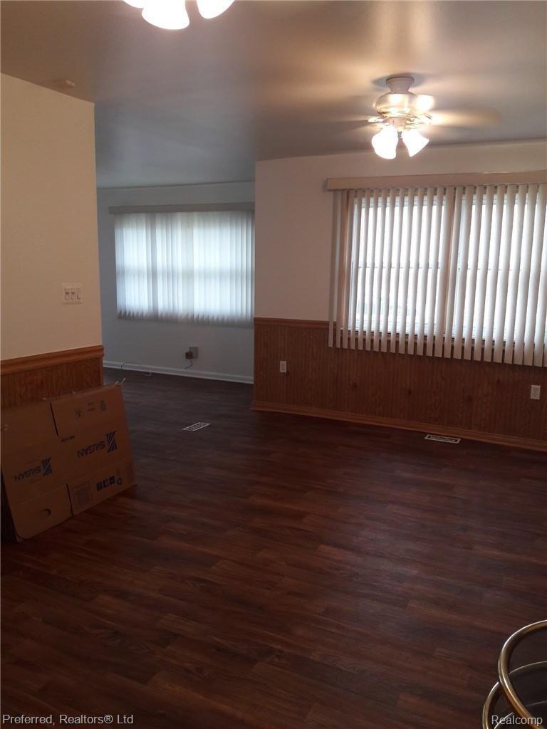 737 Harrison Street Inkster, MI 48141 - Photo 11 of 31 20190410_100401_resized.jpg