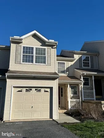 $234,900 | 4 Fargreen Court, Unit 1B, Etters, PA 17319