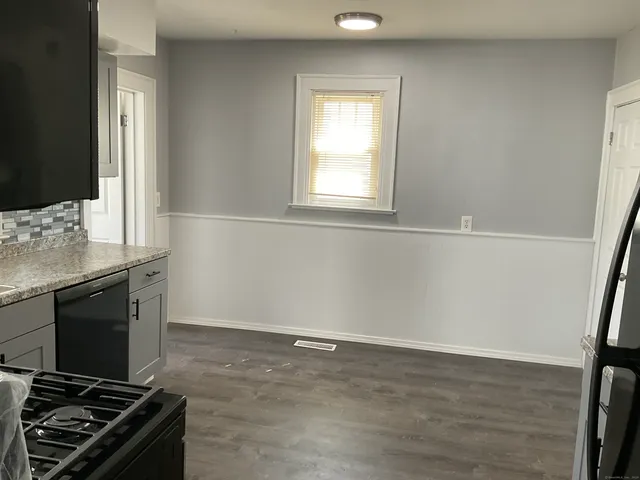 $2,800 | 37 Westminster Street, Hamden, CT 06518