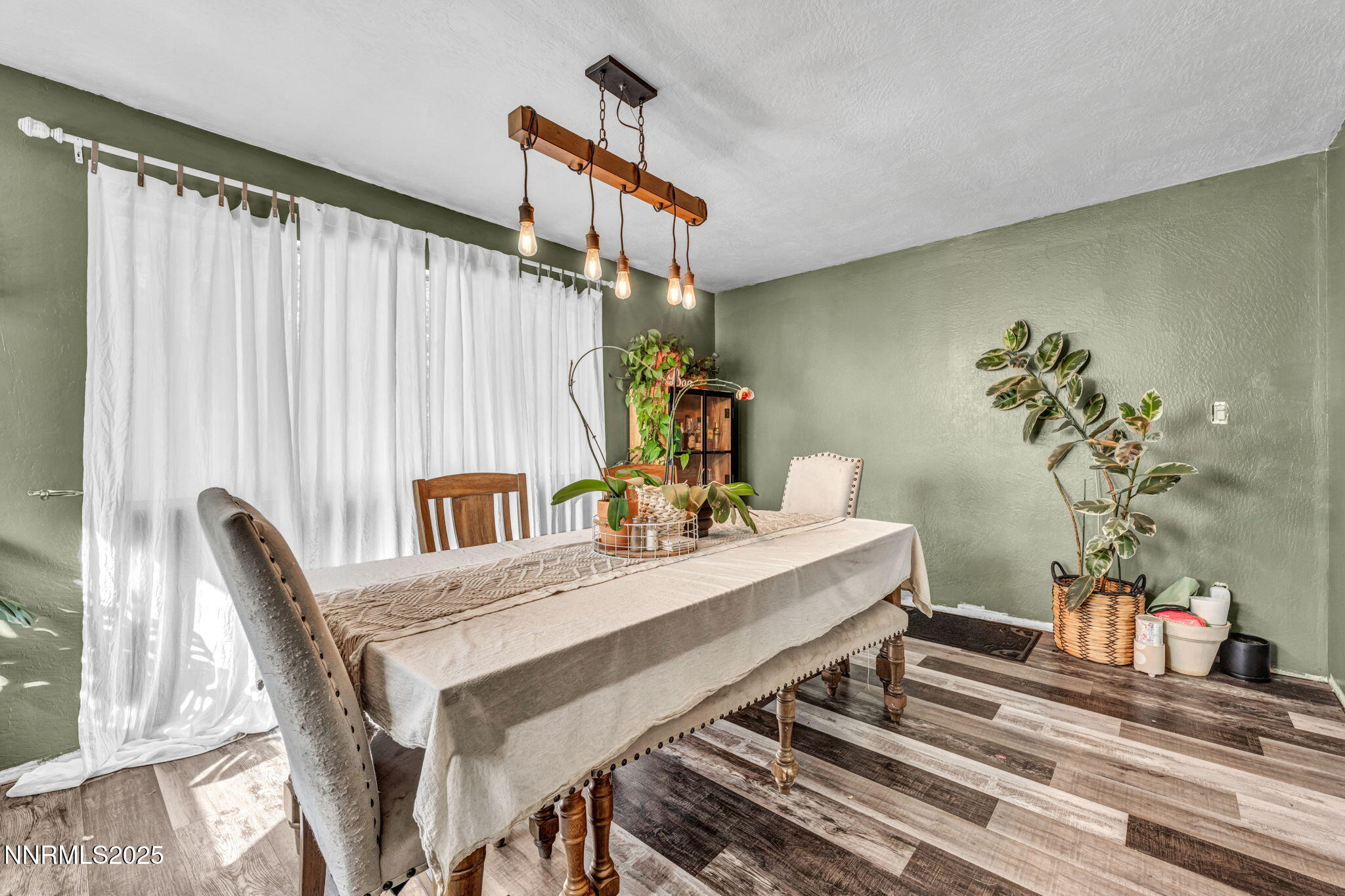 2998 Alcorn Road Fallon, NV 89406 - Photo 17 of 42 a view of a dining room with furniture and wooden floor