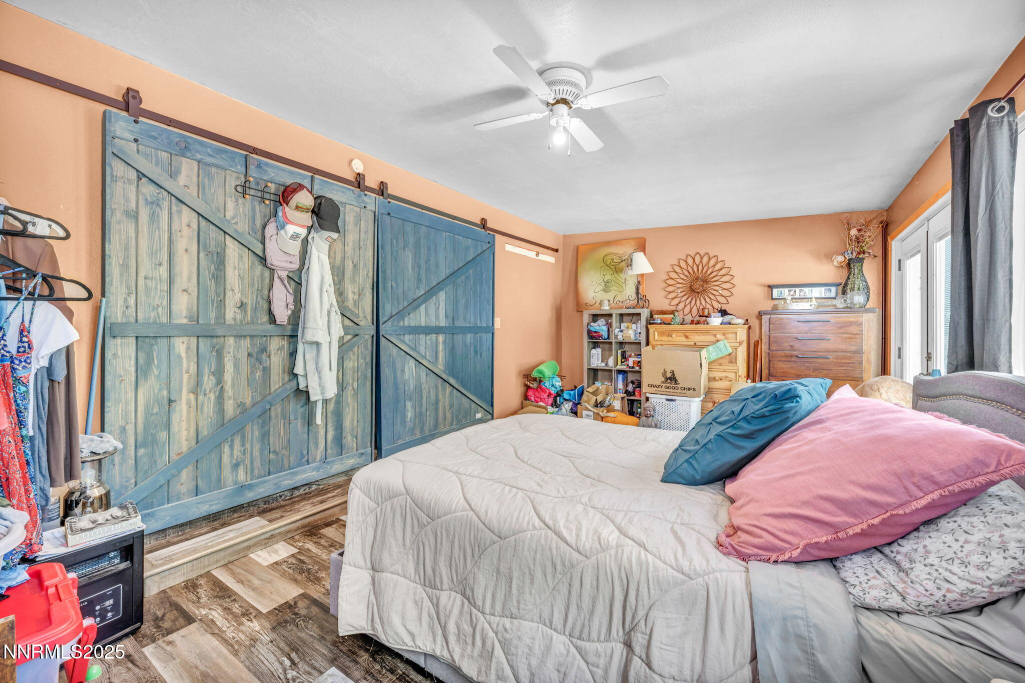 2998 Alcorn Road Fallon, NV 89406 - Photo 36 of 42 a bedroom with a large bed and a chandelier
