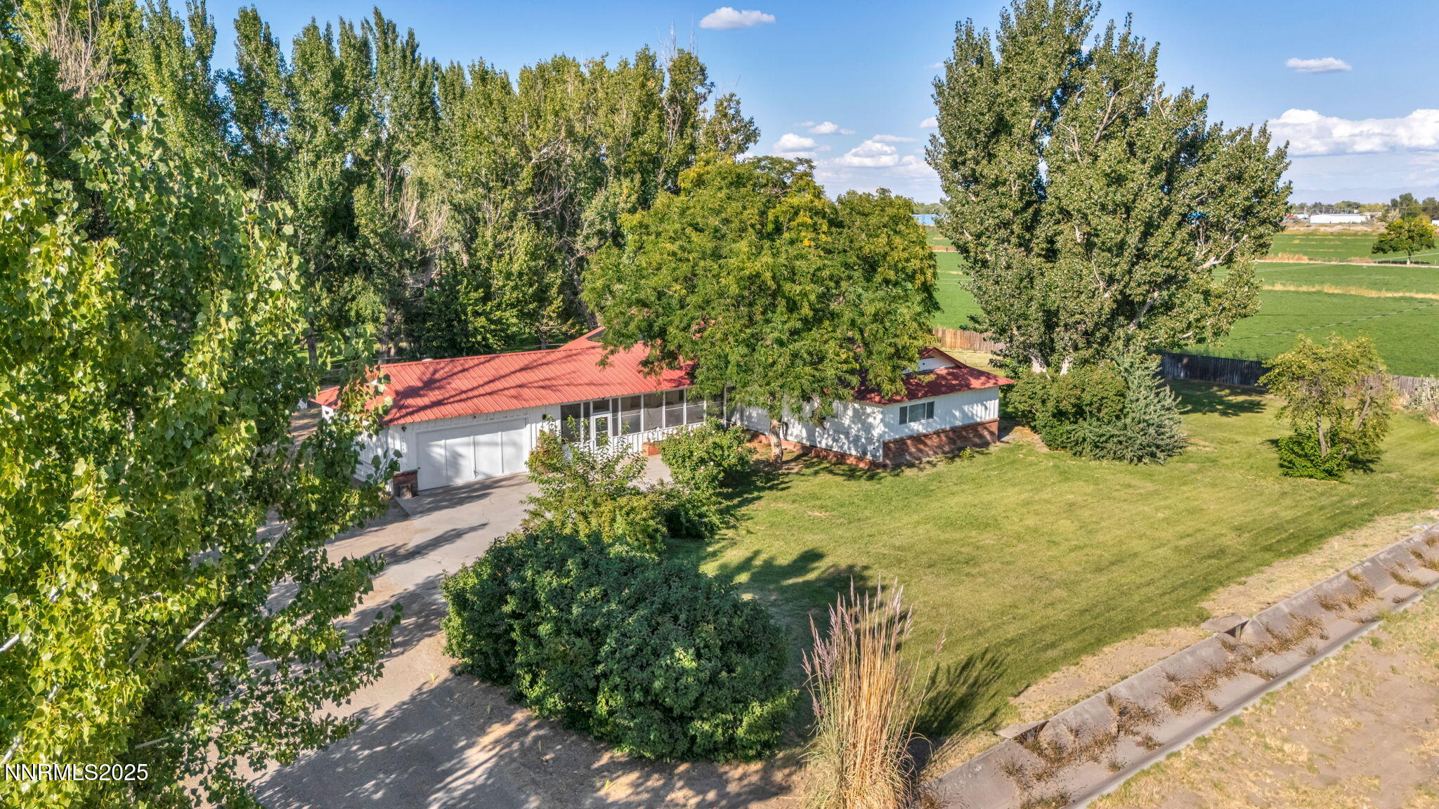 2998 Alcorn Road Fallon, NV 89406 - Photo 7 of 42 a view of a garden with an outdoor space