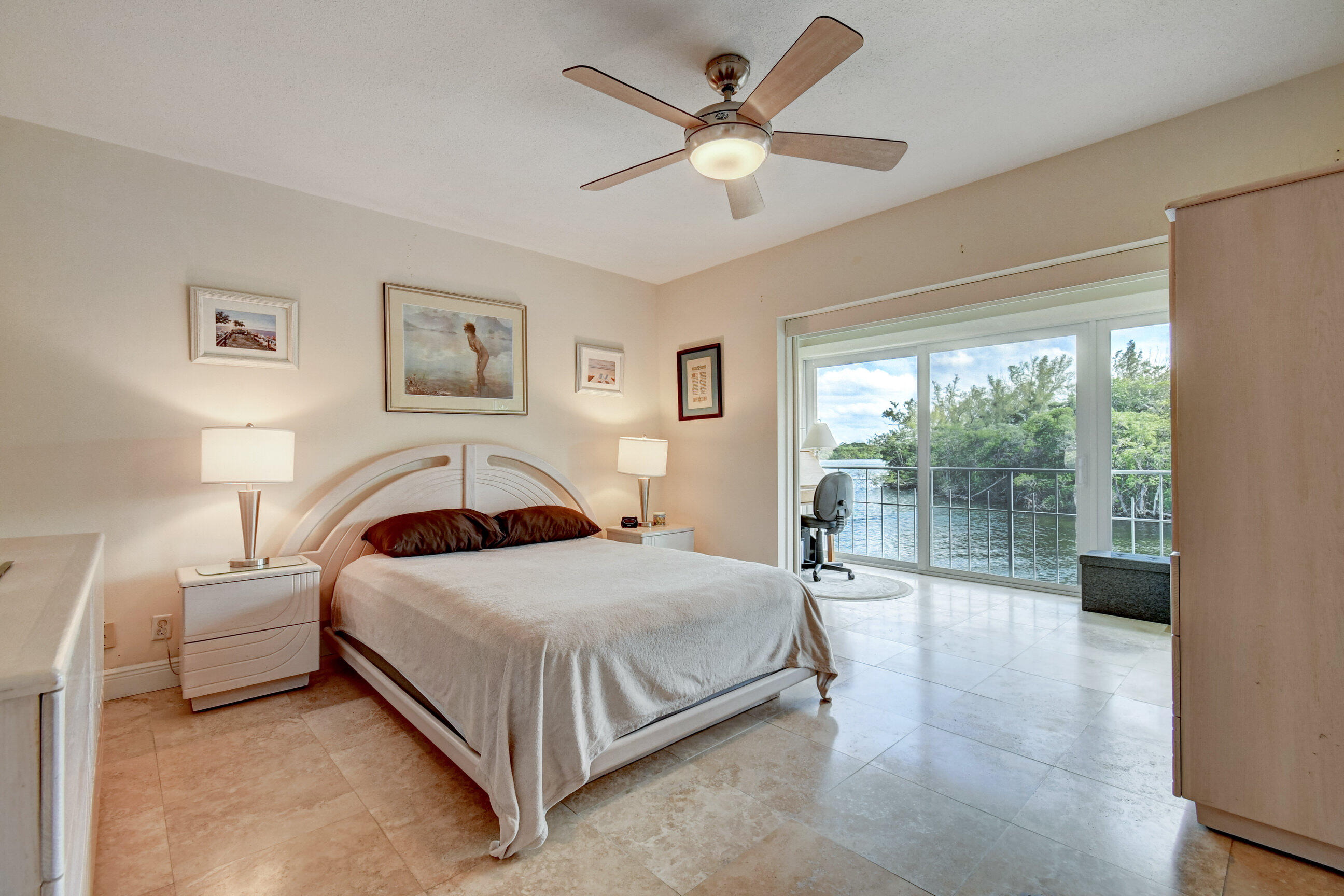 711 Northeast Harbour Terrace, Unit 4120 Boca Raton, FL 33431 - Photo 12 of 28 11 Master bed SE