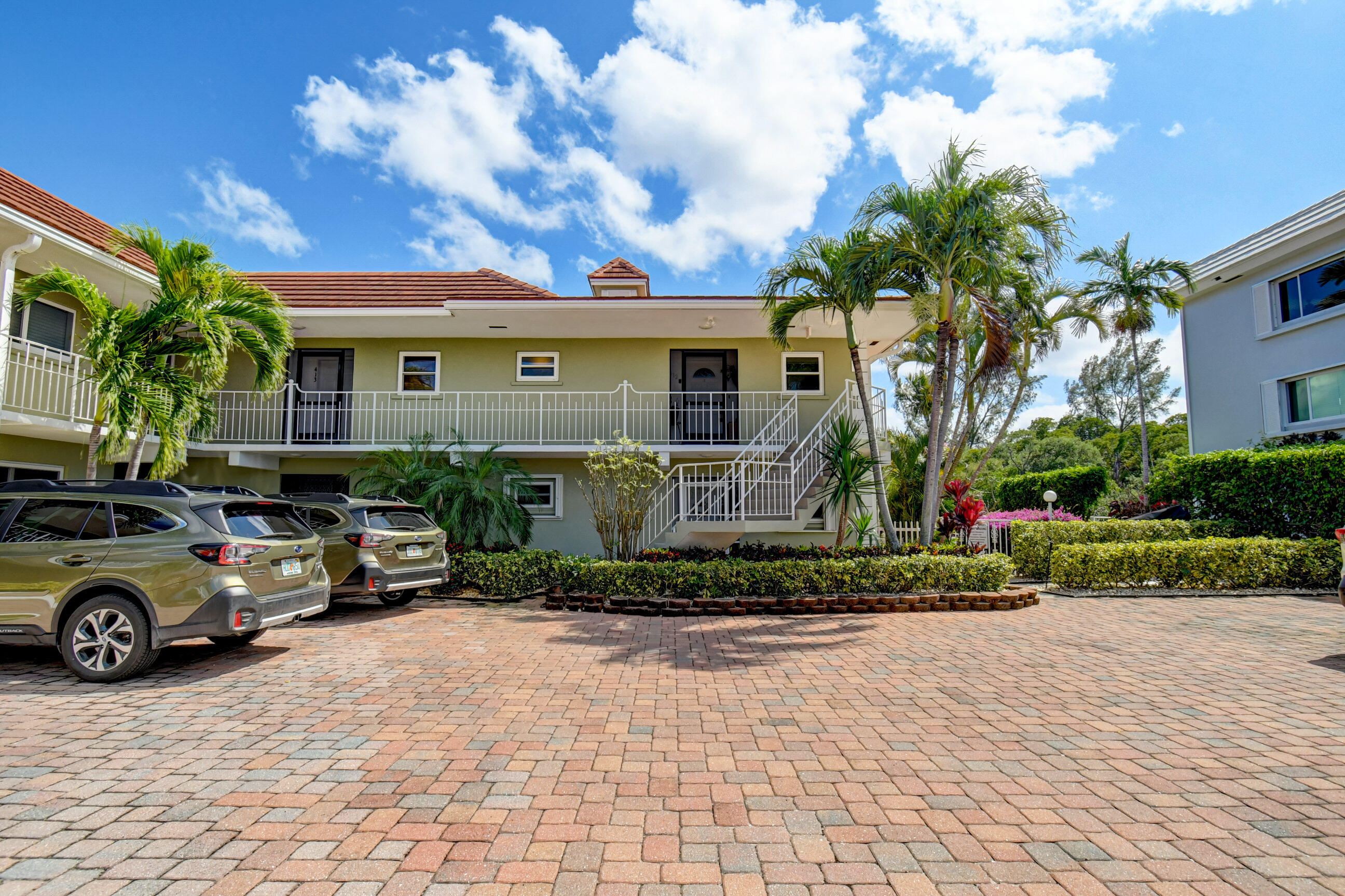 711 Northeast Harbour Terrace, Unit 4120 Boca Raton, FL 33431 - Photo 4 of 28 4 Entrance 412 Parking lot