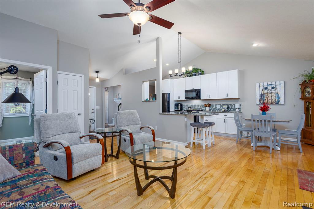 925 Sarah Road Pinckney, MI 48169 - Photo 7 of 56