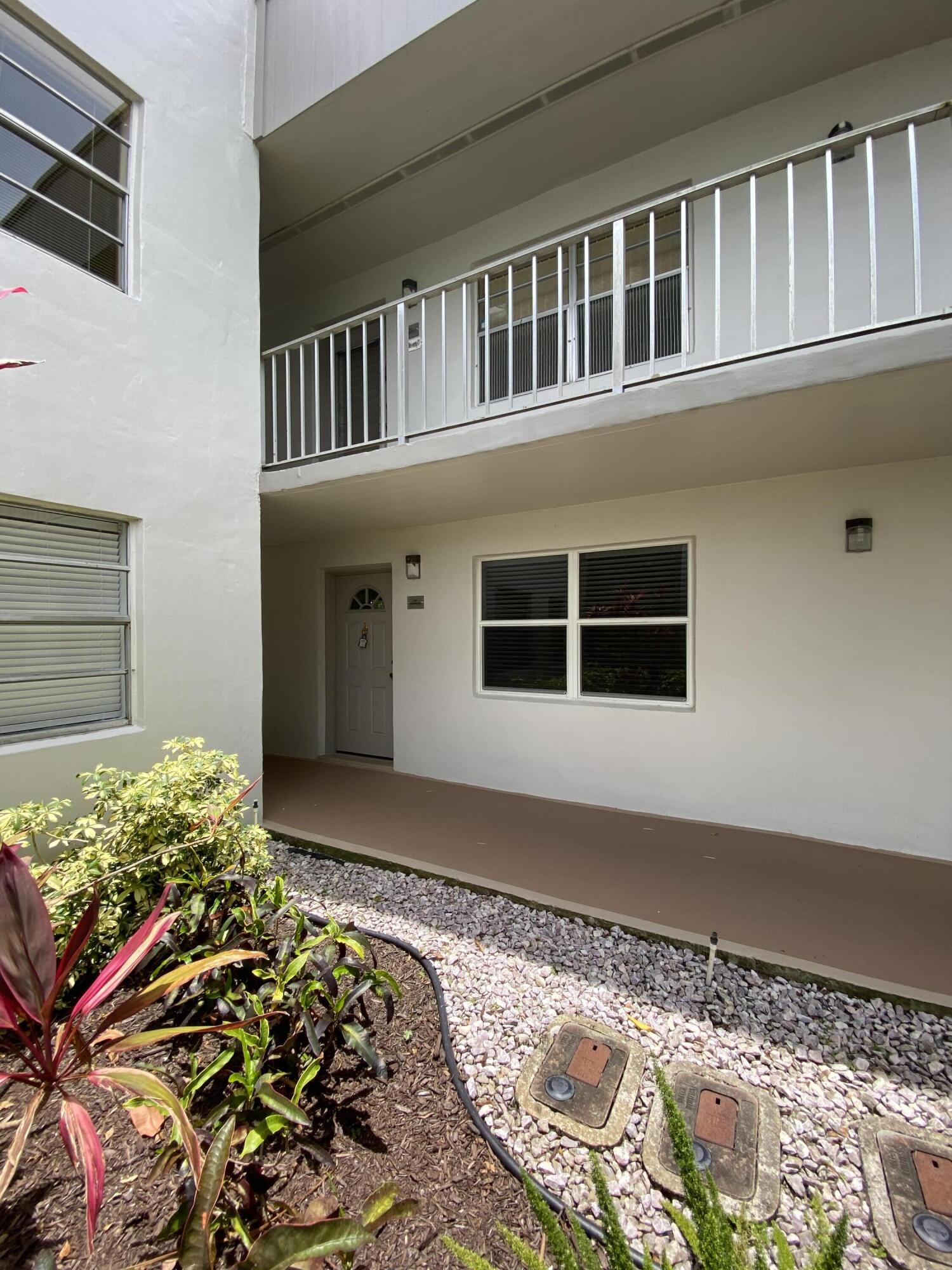 148 Normandy Lane Delray Beach, FL 33484 - Photo 26 of 29 a living room with a bed and a window