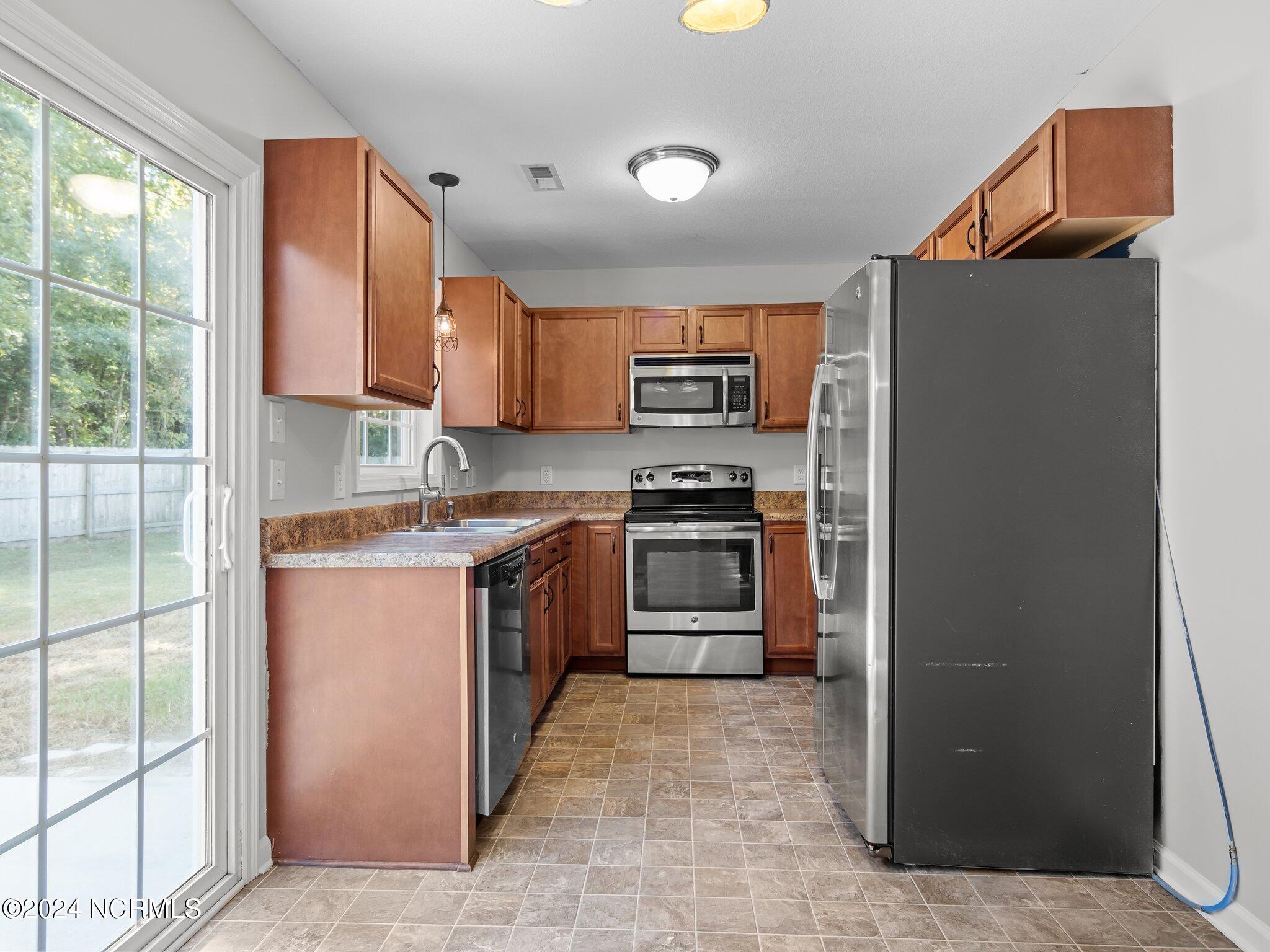 101 Clymer Court Hubert, NC 28539 - Photo 9 of 29 24-web-or-mls-PA180142