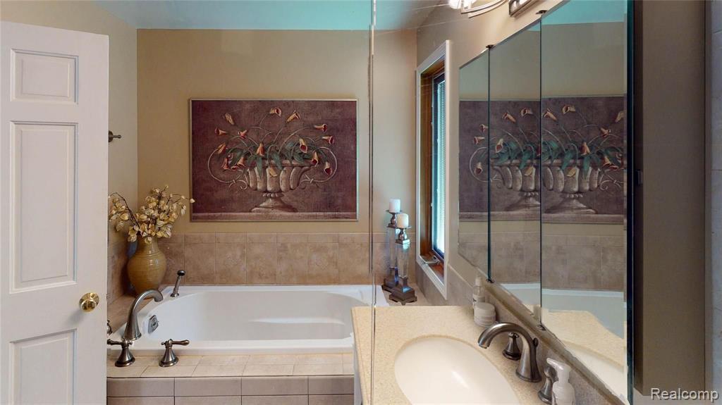 1343 Kingspath Drive Rochester Hills, MI 48306 - Photo 23 of 44