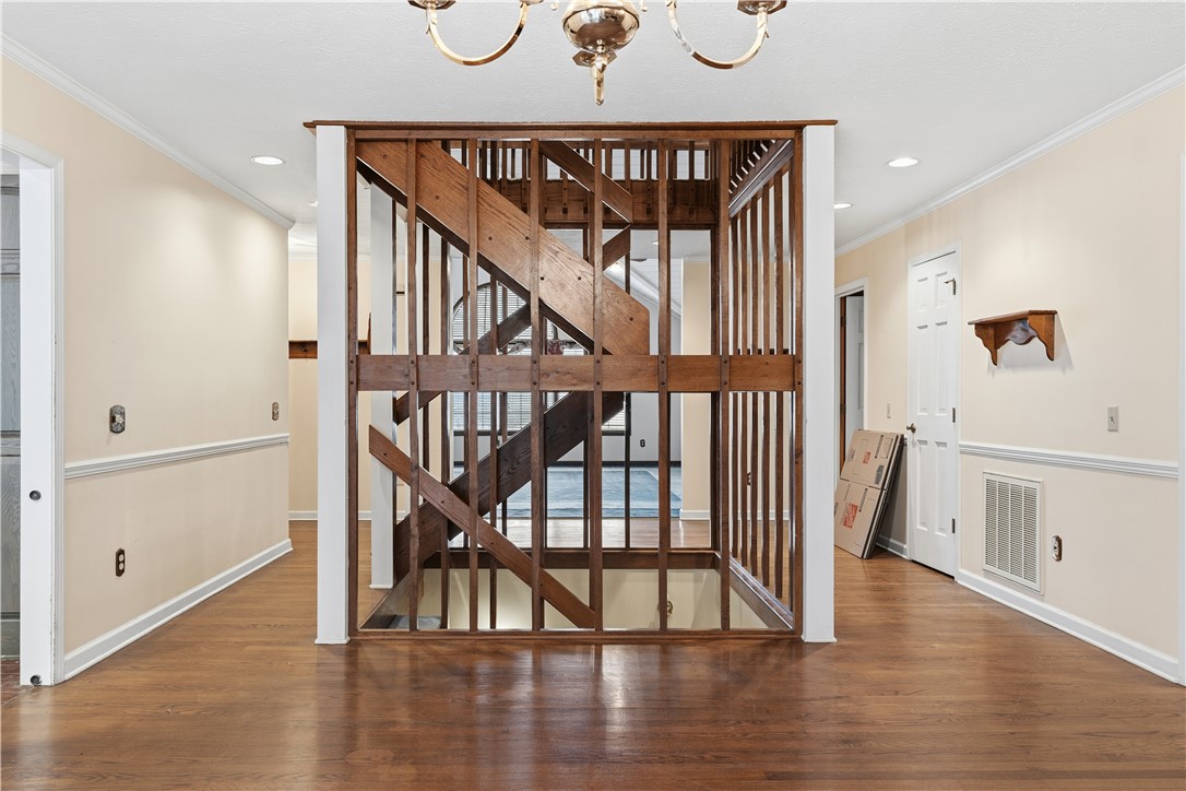 629 Seed Farm Road Westminster, SC 29693 - Photo 6 of 47 Unique stairwell