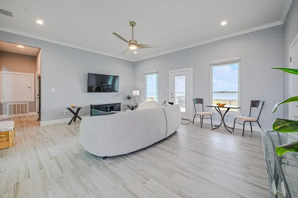 $1,190,000 | 9 Northpointe Drive, Rockport, TX 78382