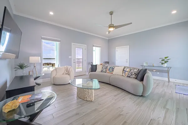 $1,190,000 | 9 Northpointe Drive, Rockport, TX 78382