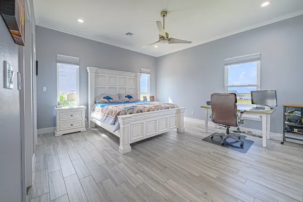 $1,190,000 | 9 Northpointe Drive, Rockport, TX 78382