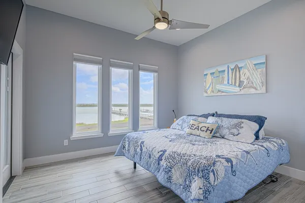 $1,190,000 | 9 Northpointe Drive, Rockport, TX 78382