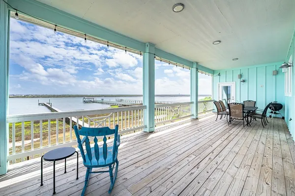 $1,190,000 | 9 Northpointe Drive, Rockport, TX 78382
