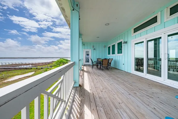 $1,190,000 | 9 Northpointe Drive, Rockport, TX 78382