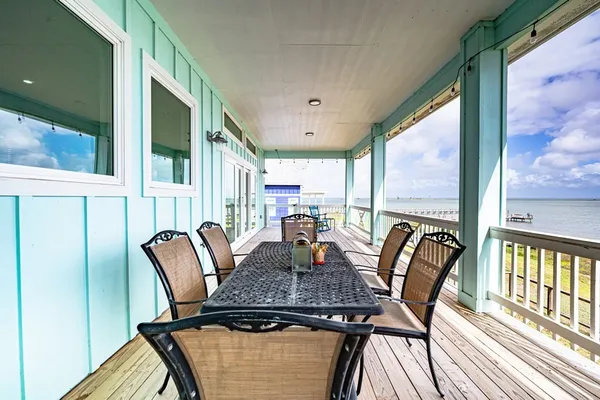 $1,190,000 | 9 Northpointe Drive, Rockport, TX 78382