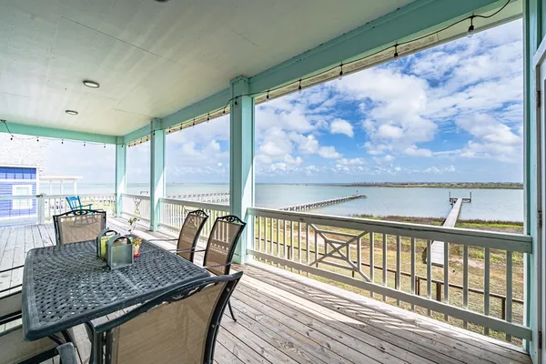 $1,190,000 | 9 Northpointe Drive, Rockport, TX 78382